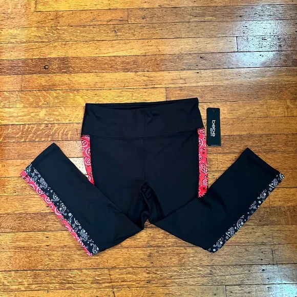 New Bebe Sport Women Double Print Hibiscus (Red)/Black Capri Leggings Activewear - Picture 7 of 7